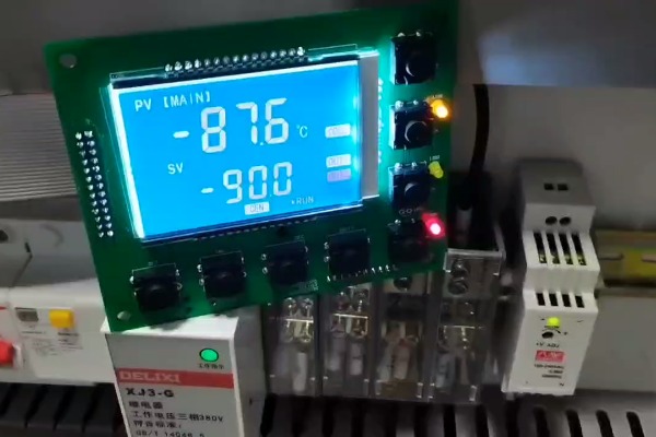 高低溫控溫系統(tǒng)單機自復疊技術實現(xiàn)-90℃低溫測試演示